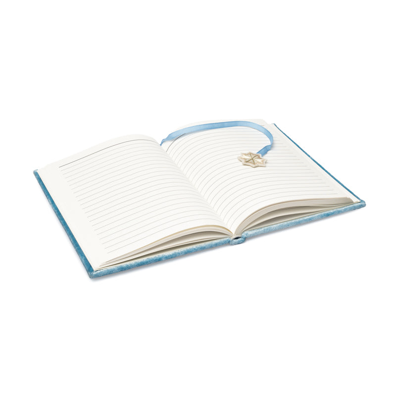 Cuaderno de terciopelo azul con alas de ángel