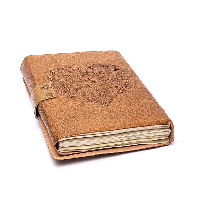 Cuaderno Corazón con funda de cuero sintético
