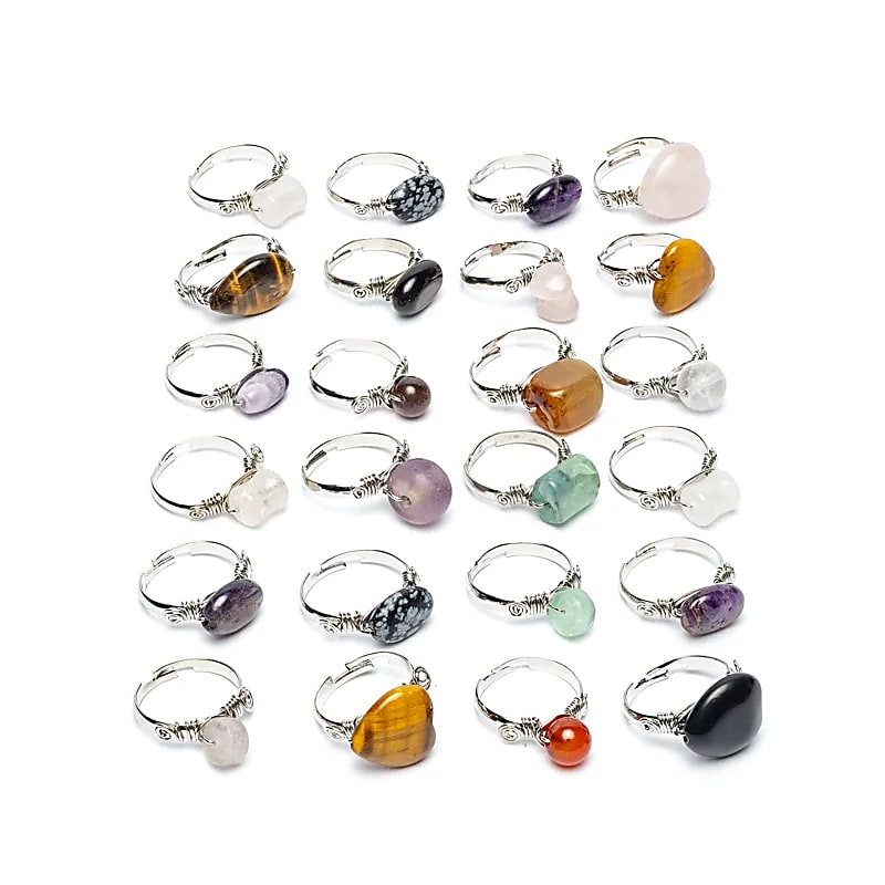 Assortiment de bagues en pierres précieuses 24 pièces dans une boîte présentoir