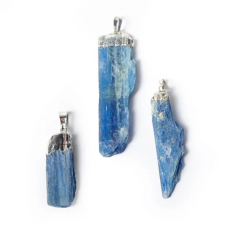 Pendentif cyanite bleue brute