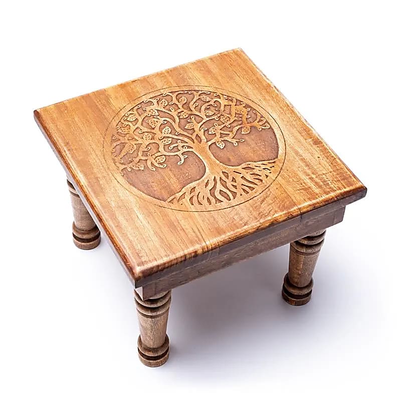 Mesita de madera con árbol de la vida