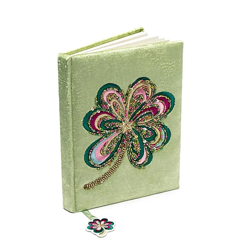 Carnet velours vert avec trèfle à quatre feuilles