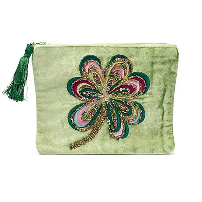 Pochette zippée en velours vert avec trèfle à quatre feuilles thumb