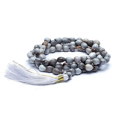 Mala Vaijayanti 108 cuentas con borla blanca y bolsa thumb