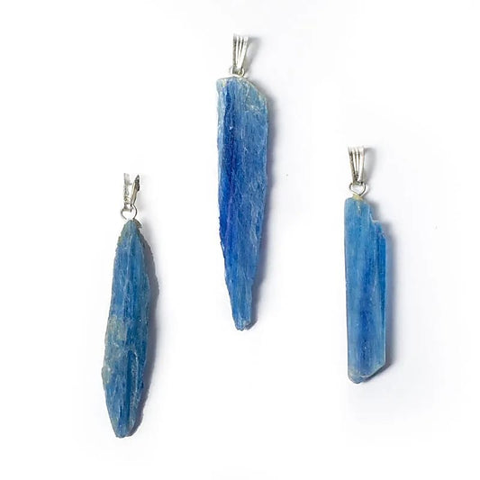 Pendentif pierre précieuse kyanite bleue brute