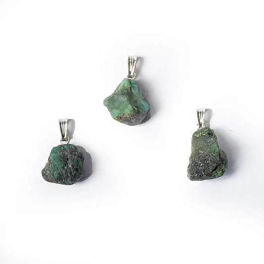 Pendentif pierre précieuse émeraude brute
