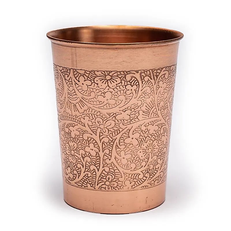 Gobelets en cuivre motif floral gravé