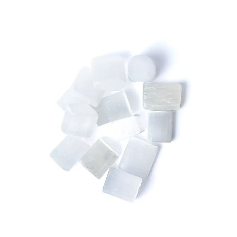 Piedras de selenita ("satin spar") pulidas
